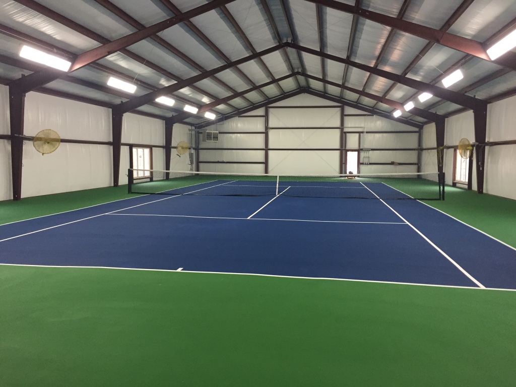 Теннисный корт под. Теннисный корт 36х18. Освещение спортивного зала. Быстровозводимый спортивный зал. Крытый корт для большого тенниса.